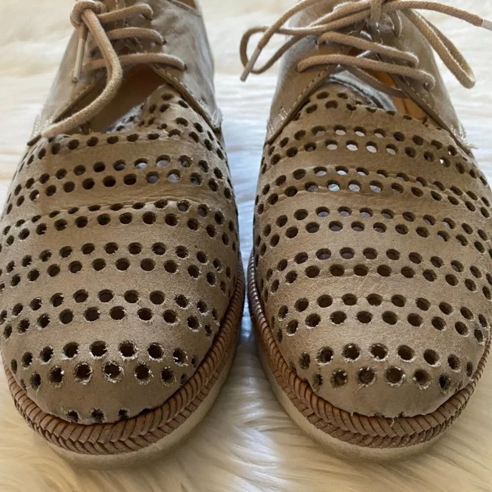 [Hispanitas] Laken‎ Perforated Wedge Derby Light Tan 37